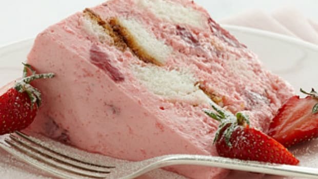 angel-food-cake-strawberry-bavarian