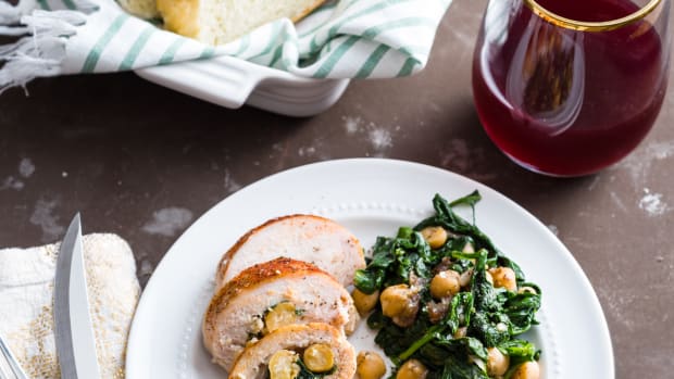 Spinach, Chickpea and Date Chicken Roll­Ups