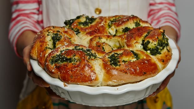 SPINACH AND FETA STUFFED CHALLAH