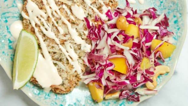 CABBAGE SLAW WITH CASHEWS AND MANGO
