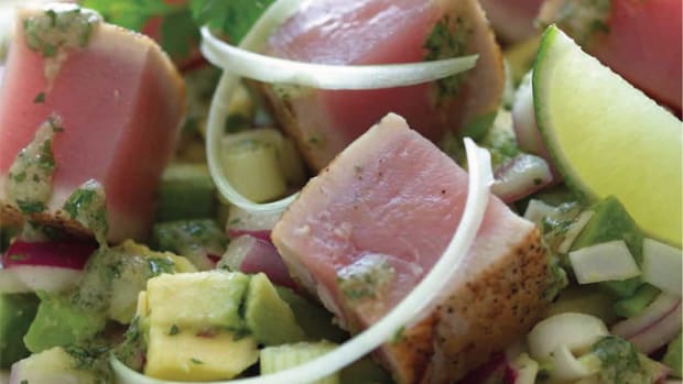avocado-and-seared-tuna-steak-salad-68