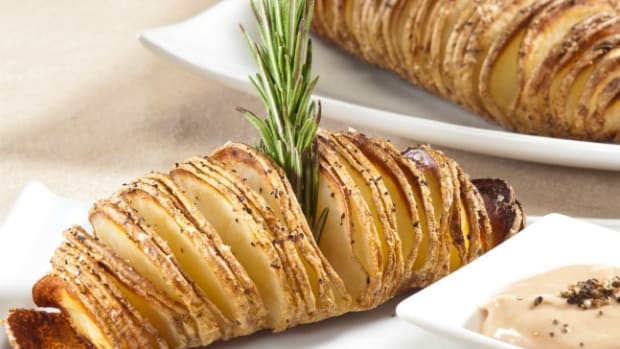 Hasselback Potatoes with Balsamic Mayonnaise Dipping Sauce