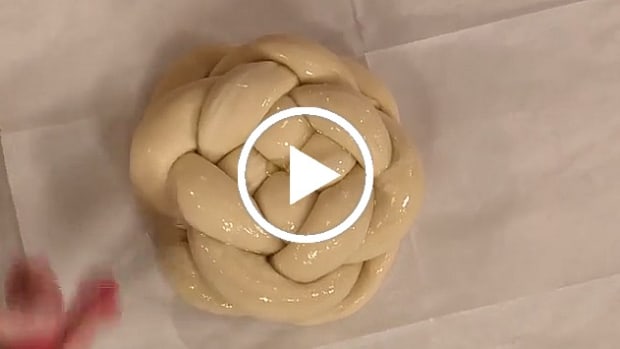 How to Shape a Round Challah