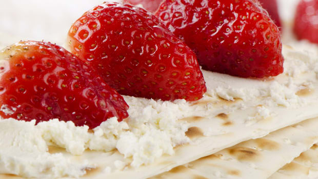 Strawberries and cream Cheese Matzo