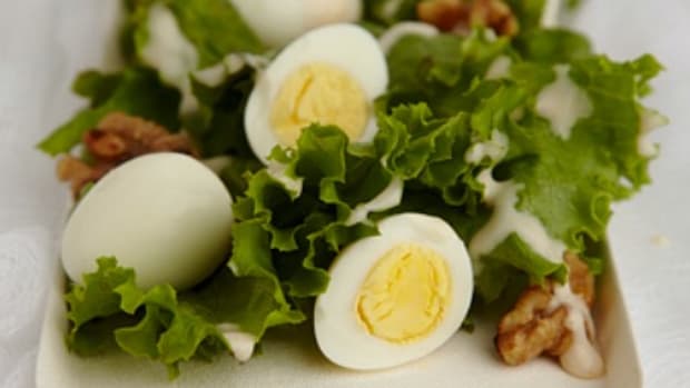 spring salad with walnuts