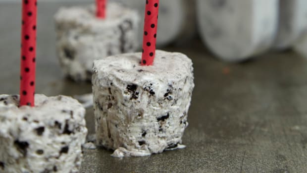 Cookies and Cream Cheesecake popsicles