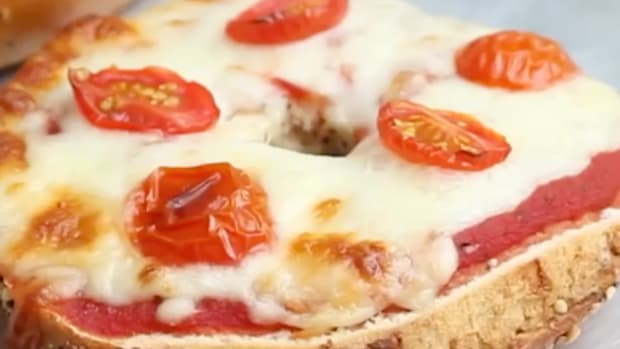 PIzza bagel with tomatoes