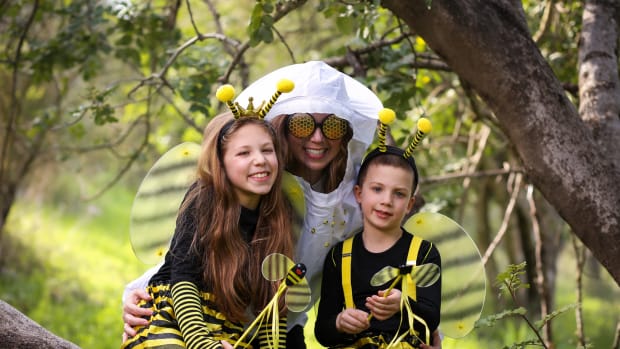 Jamie Geller Family Honey Bee Costume_0942