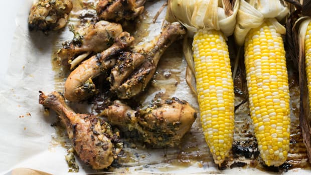 grilled drumsticks and corn