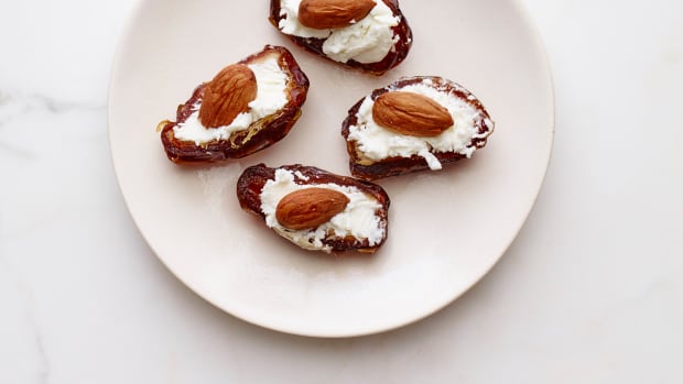 dates with goat cheese and almond snack