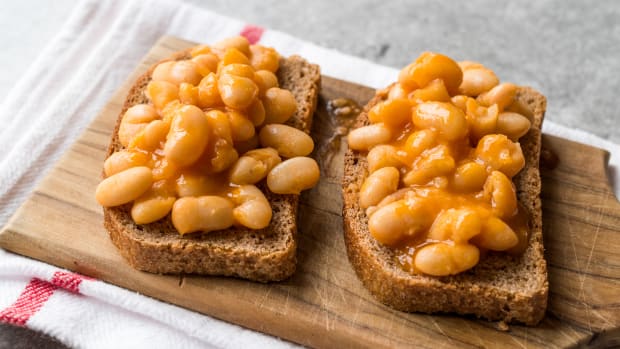 bigstock-Baked-Beans-With-Toast-Bread-265946692