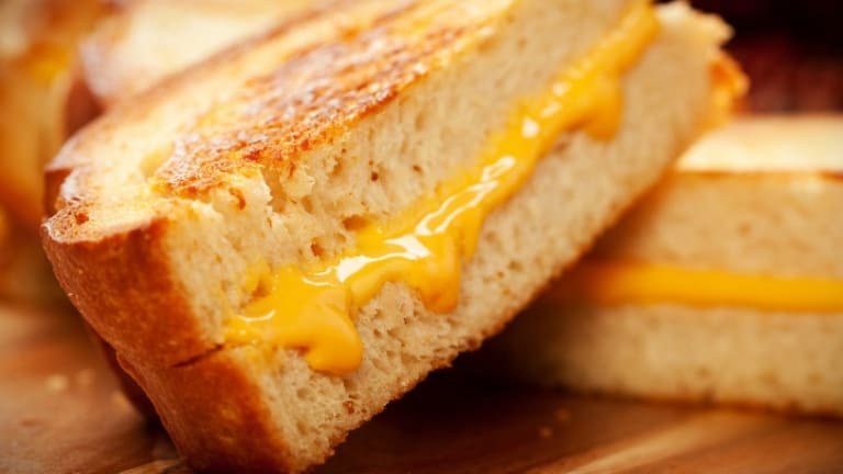 How To Serve Your Own Grilled Cheese Bar