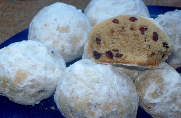 Bubbie's Russian Tea Cookies with Cacoa Nibs