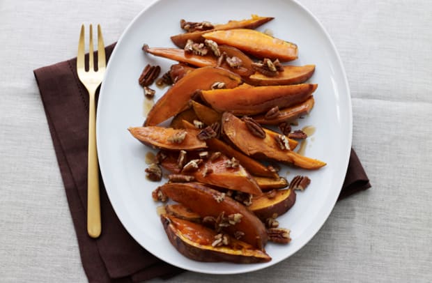maple-roasted-sweet-potatoes-with-pecans