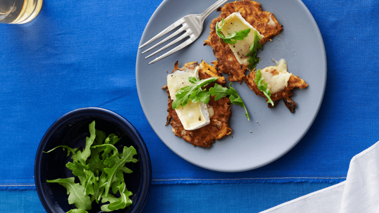 https://jamiegeller.com/.image/ar_16:9%2Cc_fill%2Ccs_srgb%2Cg_faces:center%2Cq_auto:good%2Cw_768/MTY1NTI0Nzc0MDc3NzM2NDg2/sweet-potato-latkes-with-brie--baby-arugula.png