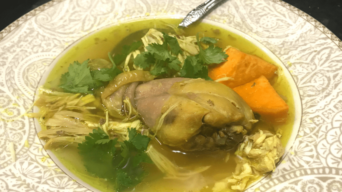 https://jamiegeller.com/.image/ar_16:9%2Cc_fill%2Ccs_srgb%2Cq_auto:good%2Cw_1200/MTc4OTQ1MDE4NjY3NjA3NTUx/yemenite-chicken-soup-1024x540.png