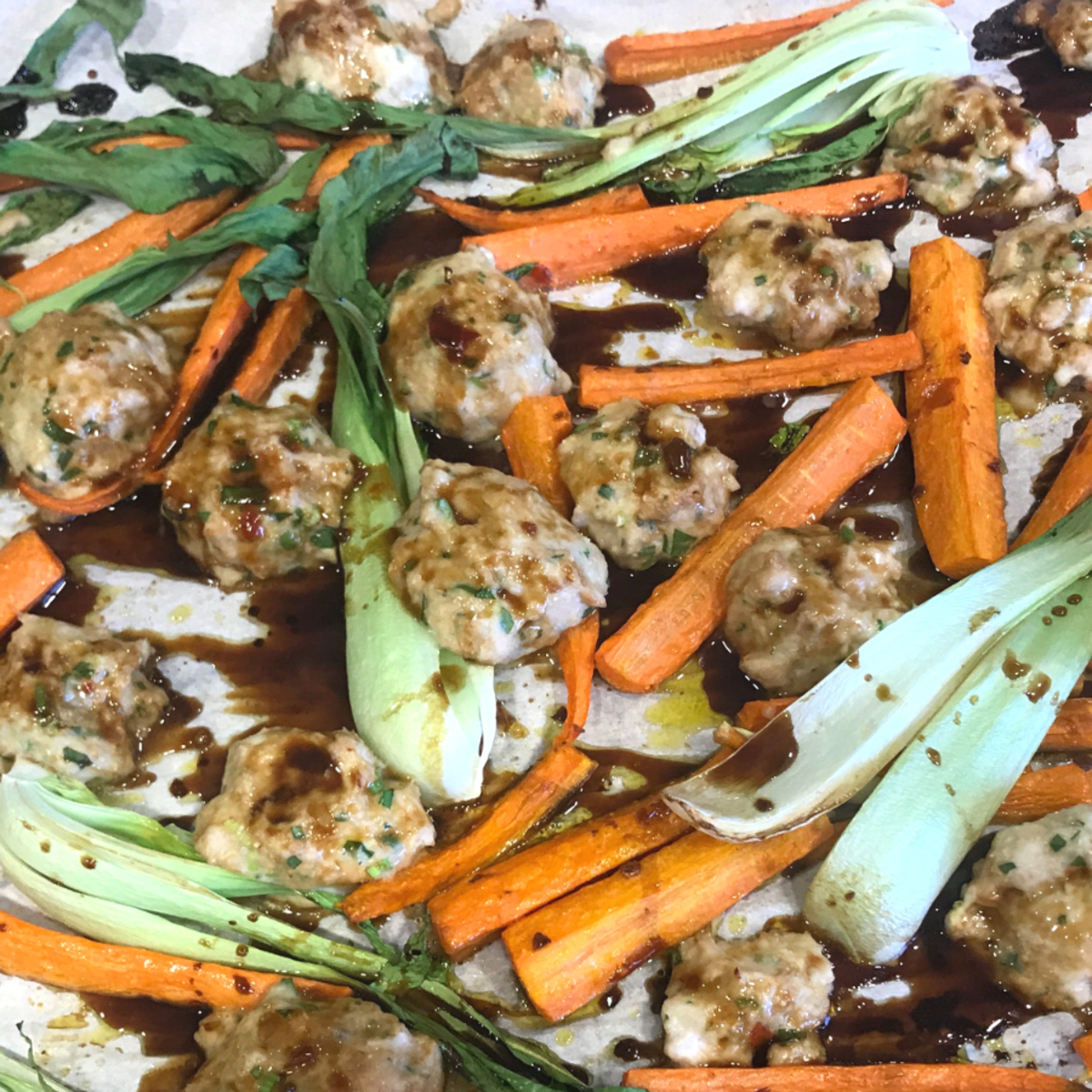 https://jamiegeller.com/.image/ar_1:1%2Cc_fill%2Ccs_srgb%2Cq_auto:good%2Cw_1200/MTg2NDgwMDYzNjU3NTUxNTU1/asian-chicken-meatballs-with-carrots-and-bok-choy-sheet-pan.png