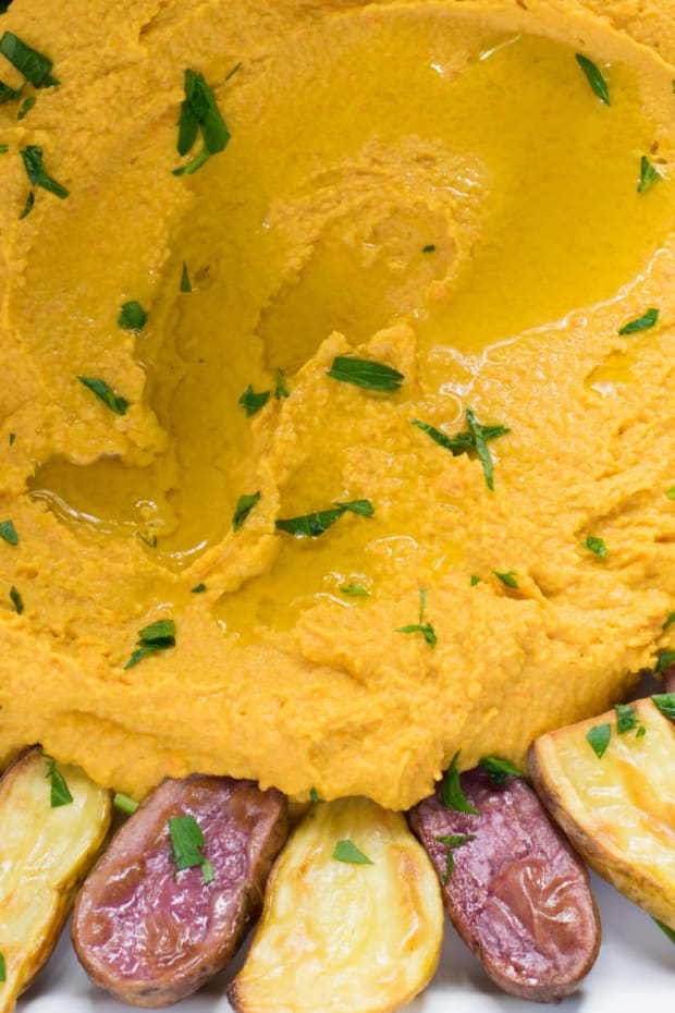 spicy carrot hummus