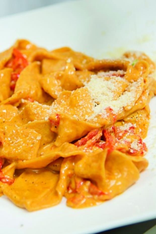 Pappardelle with roasted pepper sauce