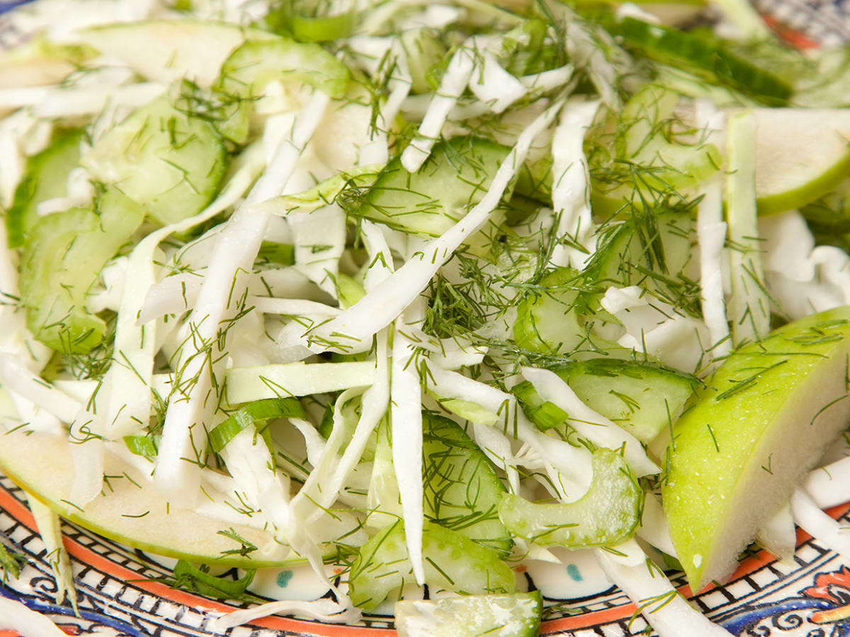 https://jamiegeller.com/.image/ar_4:3%2Cc_fill%2Ccs_srgb%2Cfl_progressive%2Cq_auto:good%2Cw_1200/MTY1NTI0NzgwNzgxNjc1NTQ3/cabbage-cucumber-apple-slaw-52jpg.jpg