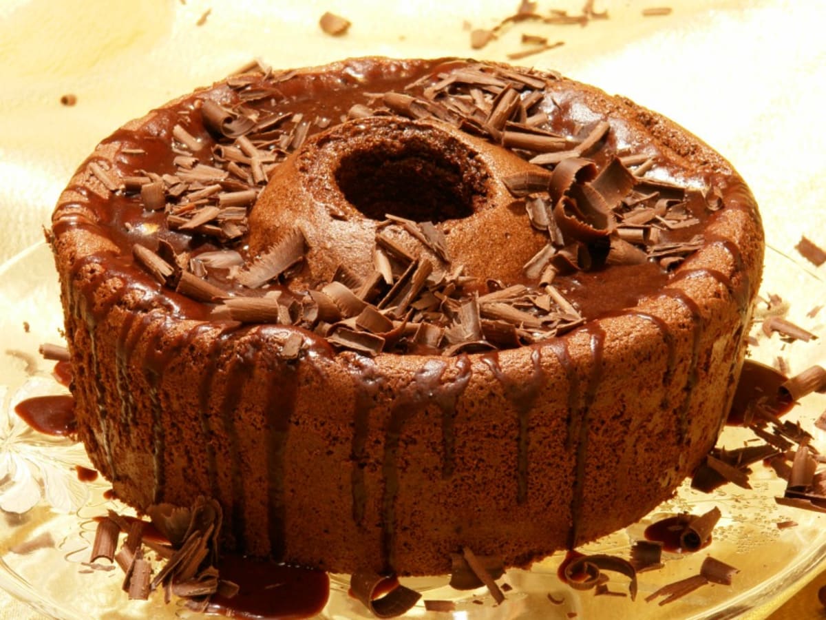 3-Ingredient Chocolate Sponge Cake Recipe
