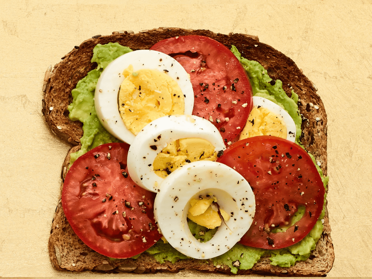 https://jamiegeller.com/.image/ar_4:3%2Cc_fill%2Ccs_srgb%2Cq_auto:good%2Cw_1200/MTk2NjY5MjY2MDk3ODc0NzUw/avocado-toast-with-tomatoes.png