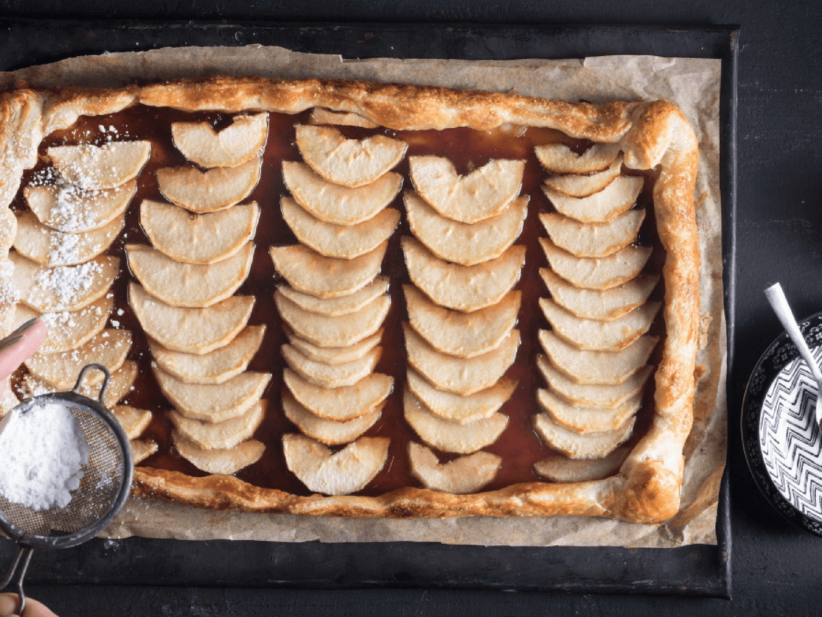 Apple shop pie pan