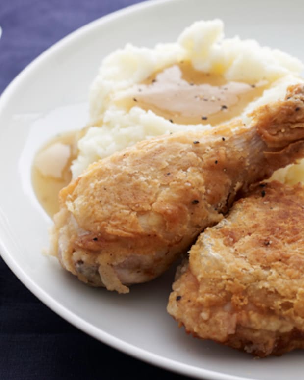 Southern Fried Chicken with Mashed Potatoes and Gravy