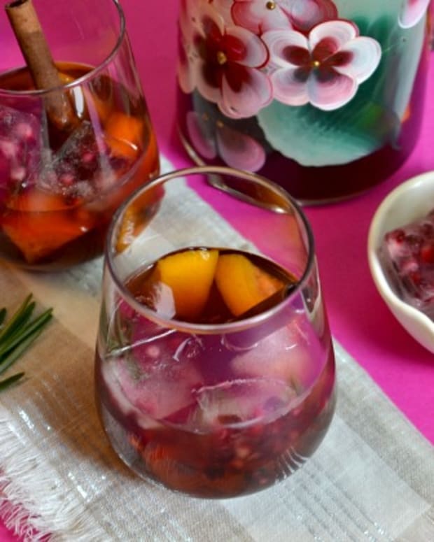 Chilled Mulled Pomegranate Wine