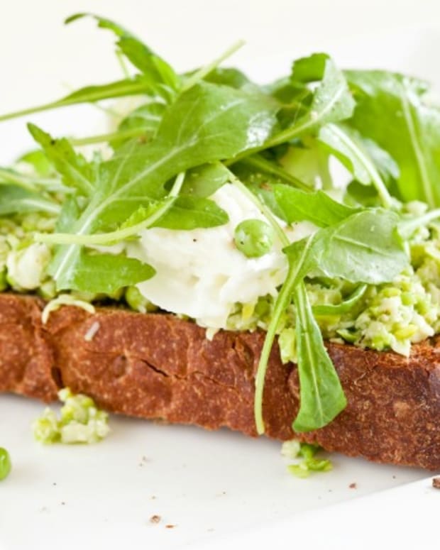 Peas with Ricotta and Mint on Grilled Crostini