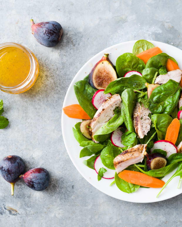 Wide Fig, Carrot and Spinach Salad with Grilled Chicken