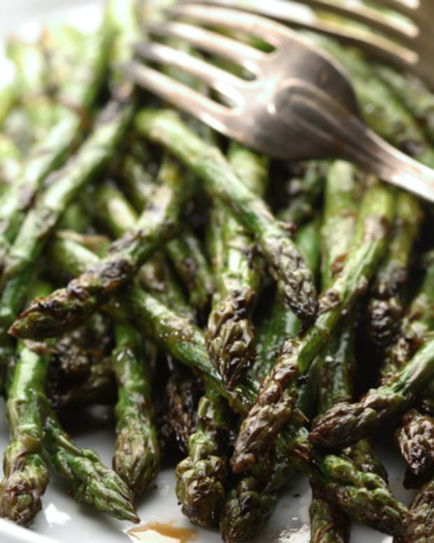 tangy grilled asparagus