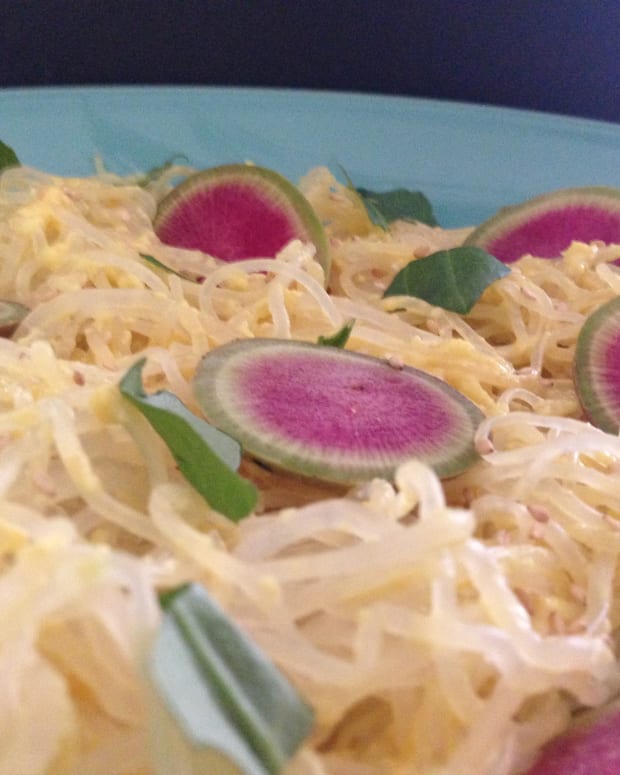 Kelp and Jicama Noodle Salad with Turmeric-Turnip Dressing