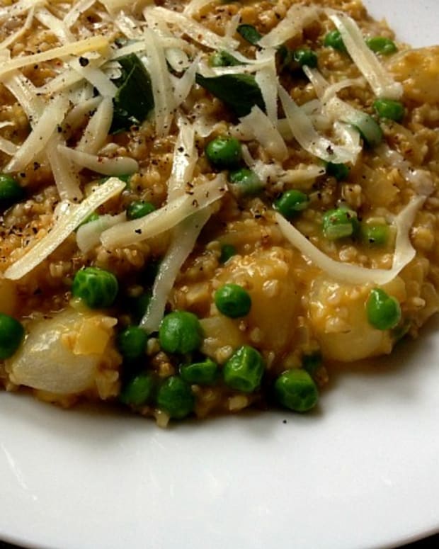 oat risotto with peas and spring onions