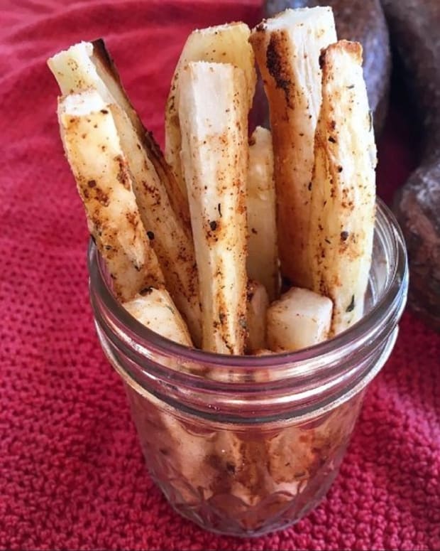 BAKED YUCCA FRIES