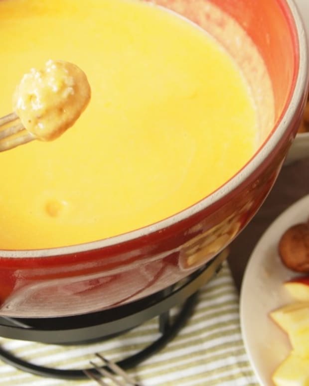 Cheddar and Beer Fondue
