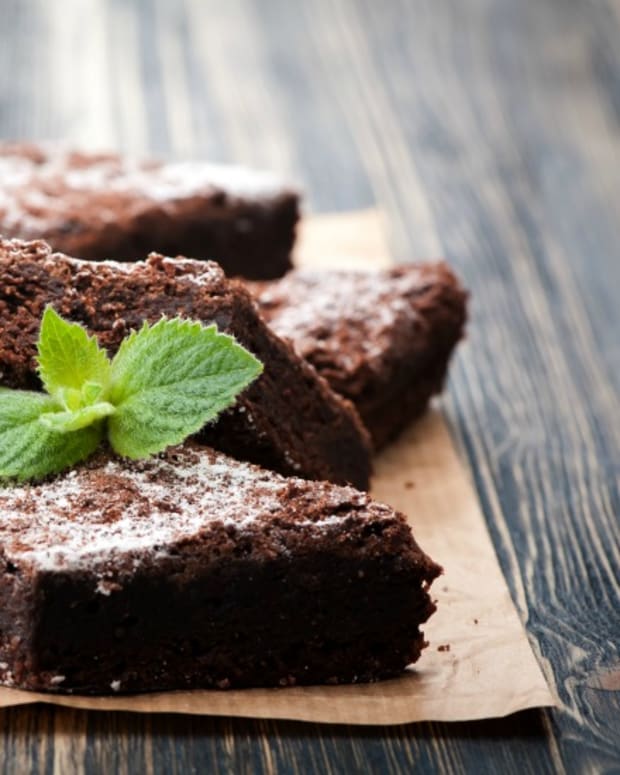Fudgy Brownies - these fudgey and cakey brownies are perfectly chocolatey for everyone's favorite dessert