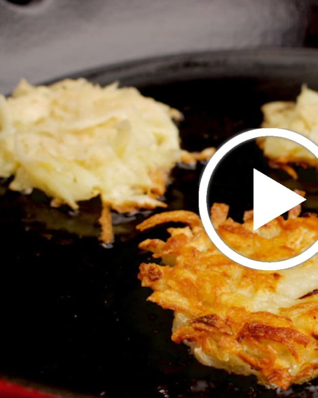 jewlish crispy potato latkes featured