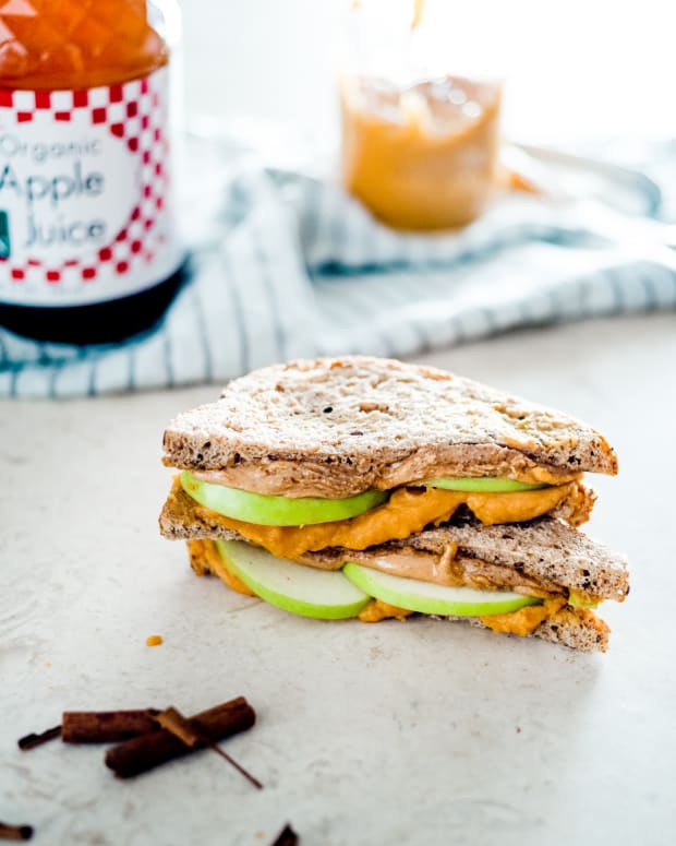 Sweet Potato and Almond Butter Sandwiches with Green Apples