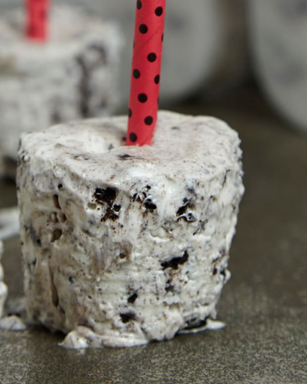 Cookies and Cream Cheesecake popsicles