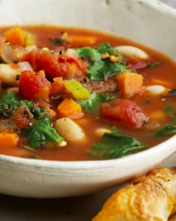 Country Spinach, Tomato and White Bean Soup