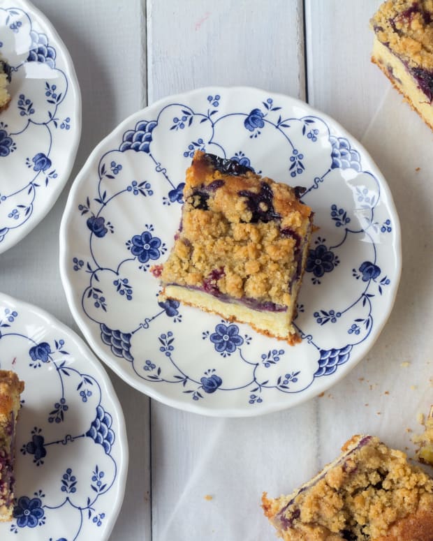 Crumbly Blueberry Coffee Cake