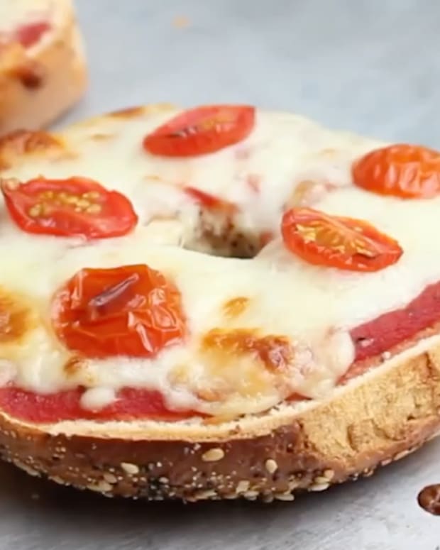 PIzza bagel with tomatoes