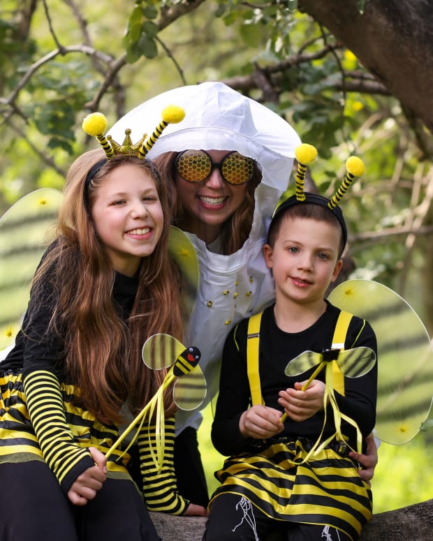 Jamie Geller Family Honey Bee Costume_0942