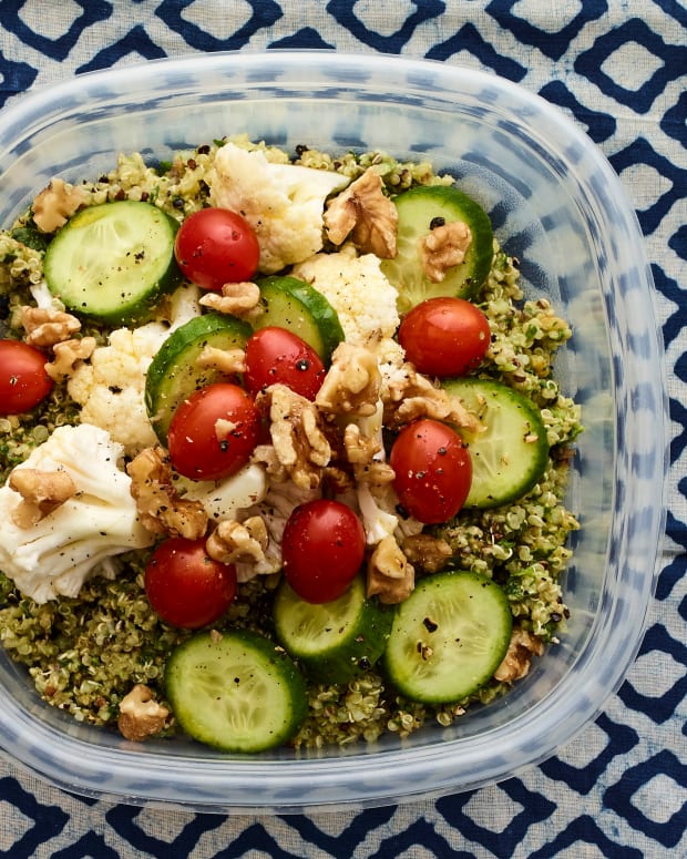 green quinoa bowl lunch
