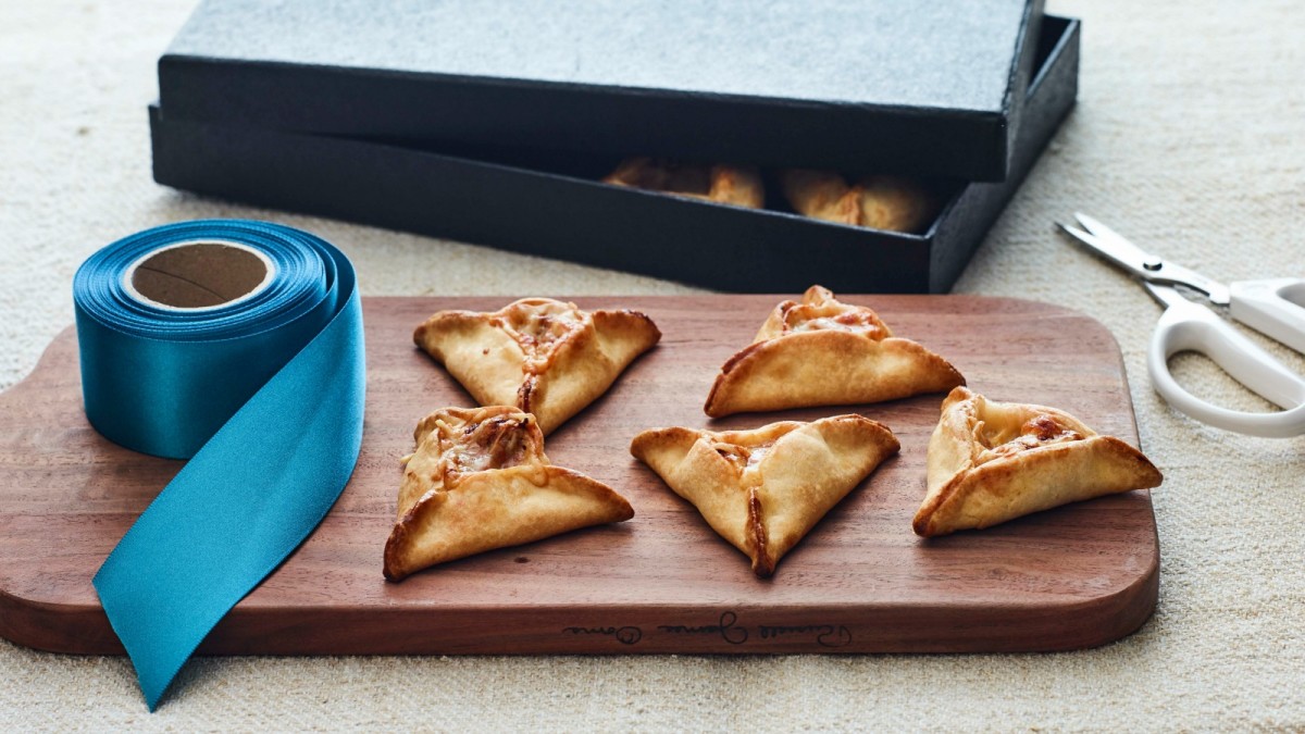 How To Fold and How To Bake Perfect Hamantaschen