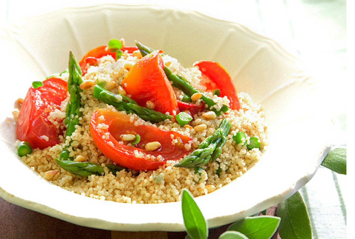 couscous salad with baked tomatoes and asparagus