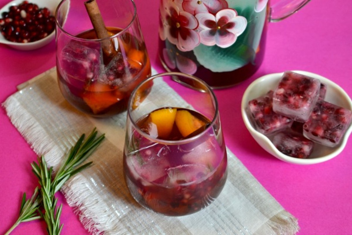 Chilled Mulled Pomegranate Wine