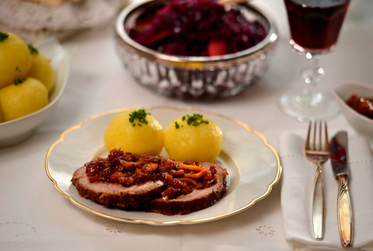 ROTKOHL - SWEET AND SOUR WARM RED CABBAGE WITH APPLES AND RAISINS