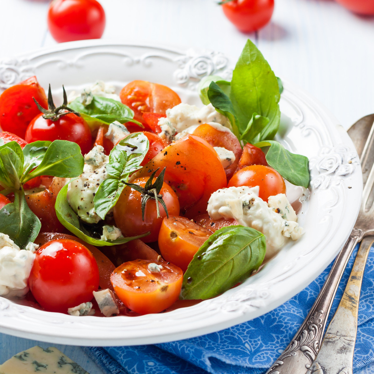 tomatoes with blue cheese dressing